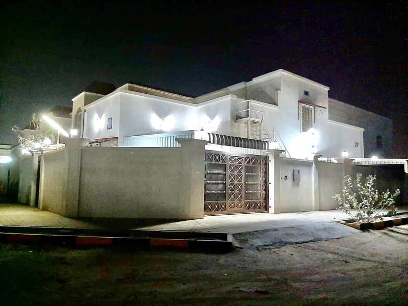 Villa for urgent sale in Ajman, with electricity and water. The age is only two years. 0562417250