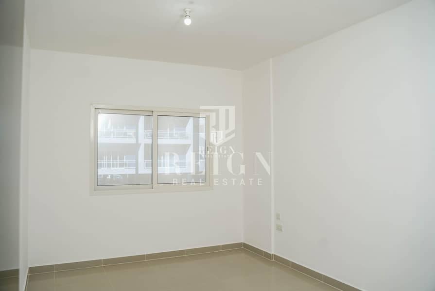 3 Near to Retail area | 3BR Apt with closed Kitchen