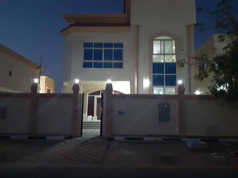Villa for rent at a great price, super deluxe finishing, large area close to all services