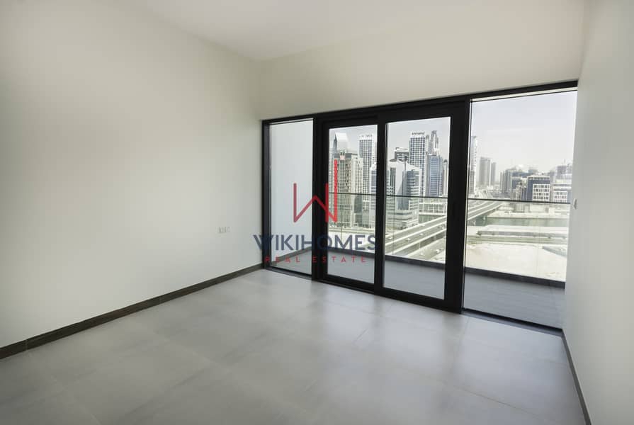3 Panoramic Burj View | Brand New Building | 5 minutes to DT area | 6 cheques