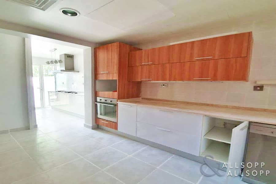 3 Extended | Backing Pool and Park | 2 Beds
