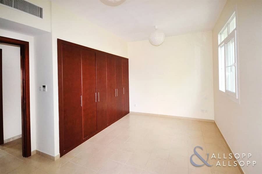 5 2 Bedrooms | Opposite Parks | Single Row