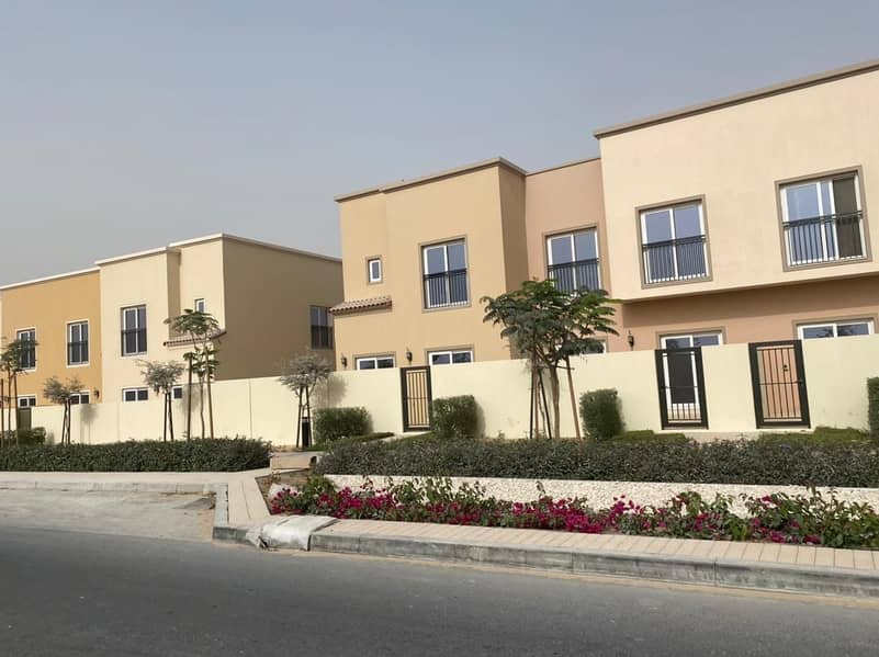 Corner Plot l Facing Pool & Park l Unfurnished Corner Plot l Facing Pool & Park l Unfurnished