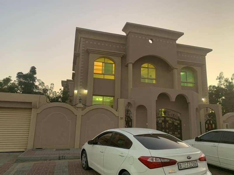 Villa for rent in the Al Jarf area, with large areas next to all services, medical centers and shopping centers