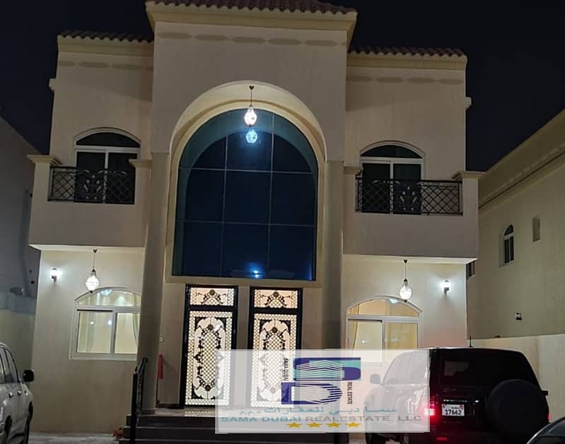 For rent a new excellent Arab design villa, the first inhabitant of the corner of two streets, the second piece of the street, unfortunately, close to all services