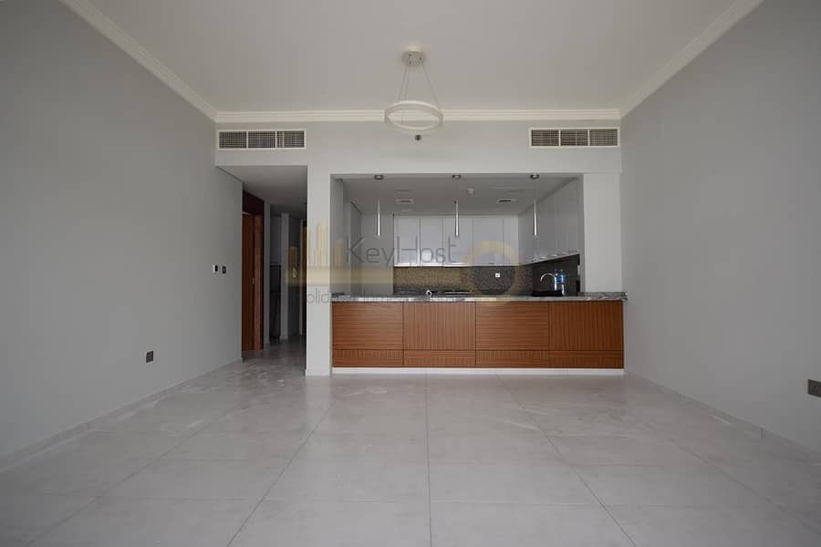 1BR Luxury Apartment | Parking View |  4 chks