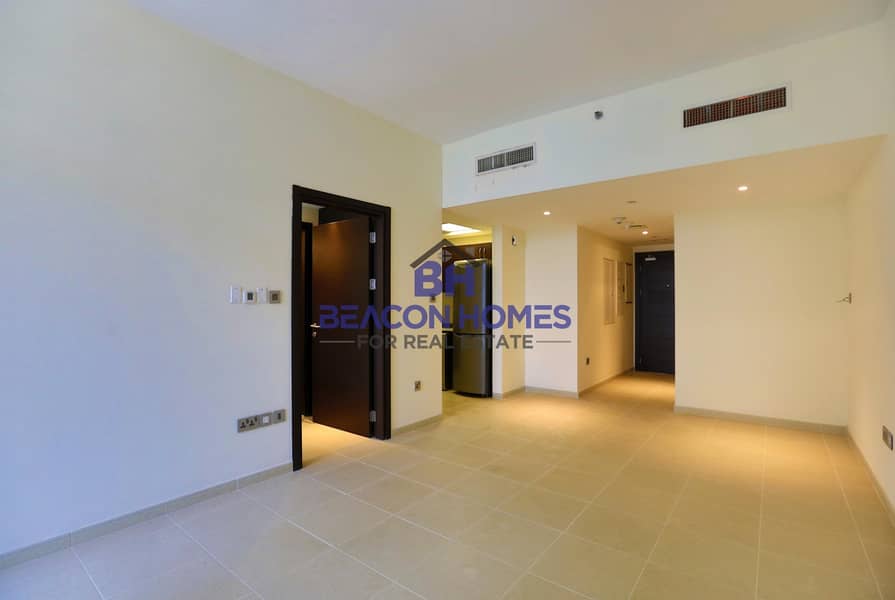 19 Homey and Peaceful 1BHK Apt W/B  Lively view