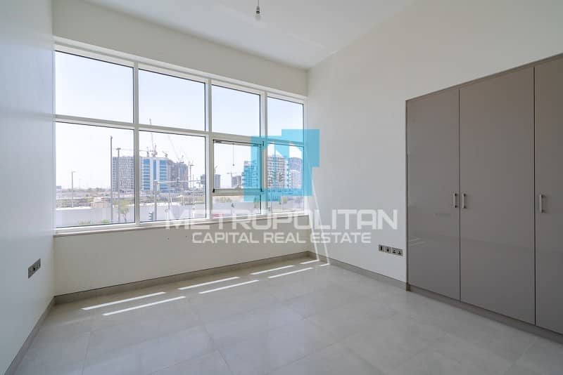 12 Spacious Layout| Maidsroom|Balcony|Full Amenities