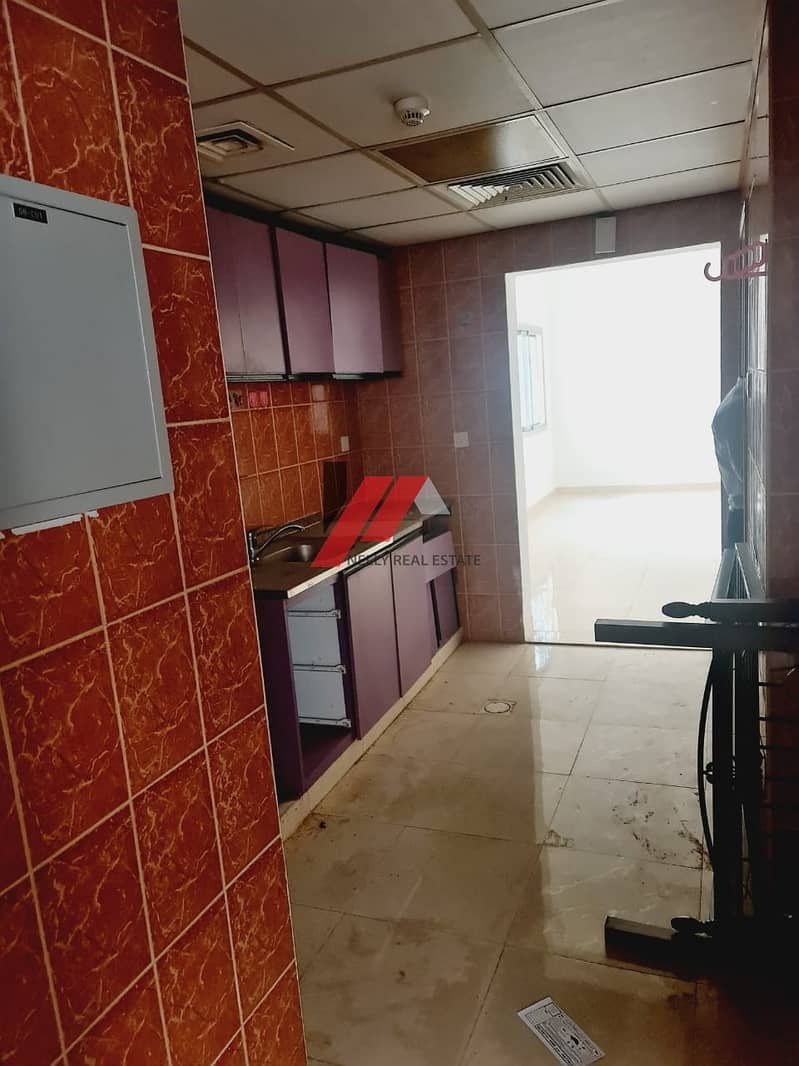 550 sqft 1 month free specious studio apartment free car