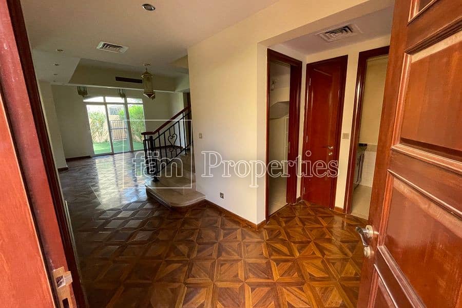 6 Upgraded Floors and Kitchen | Very Well Maintained