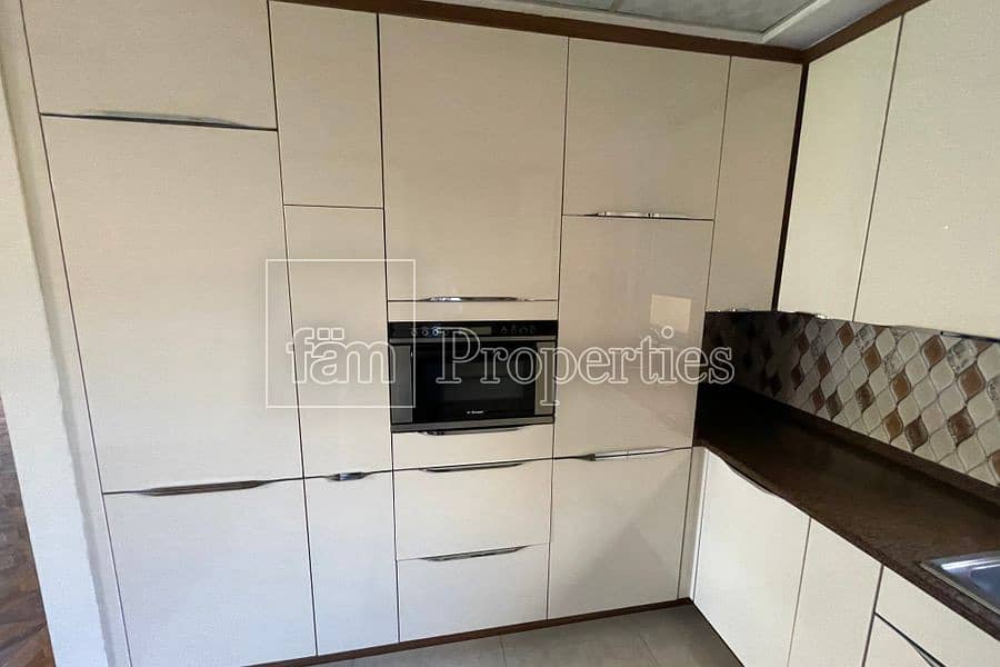 17 Upgraded Floors and Kitchen | Very Well Maintained