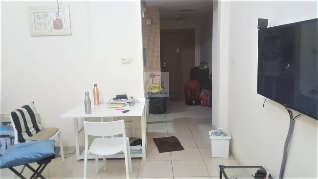 2 Spacious 1BR | Vacant  | well maintain l Balcony