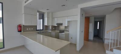 Corner 4 BEDROOM + Maid VILLA FOR RENT MAPLE 1