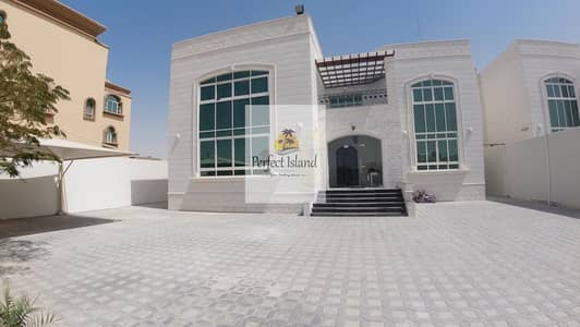 6 Bedroom Villa for Rent in Al Shamkha, Abu Dhabi - Elegant Villa | Garden | Balcony | Prime Location 6 Bedroom Villa for Rent in Al Shamkha, Abu Dhabi - Elegant Villa | Garden | Balcony | Prime Location