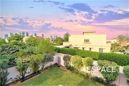 3 Bedroom Villa for Sale in The Lakes, Dubai - Well Located C End in Maeen Next to Park 3 Bedroom Villa for Sale in The Lakes, Dubai - Well Located C End in Maeen Next to Park