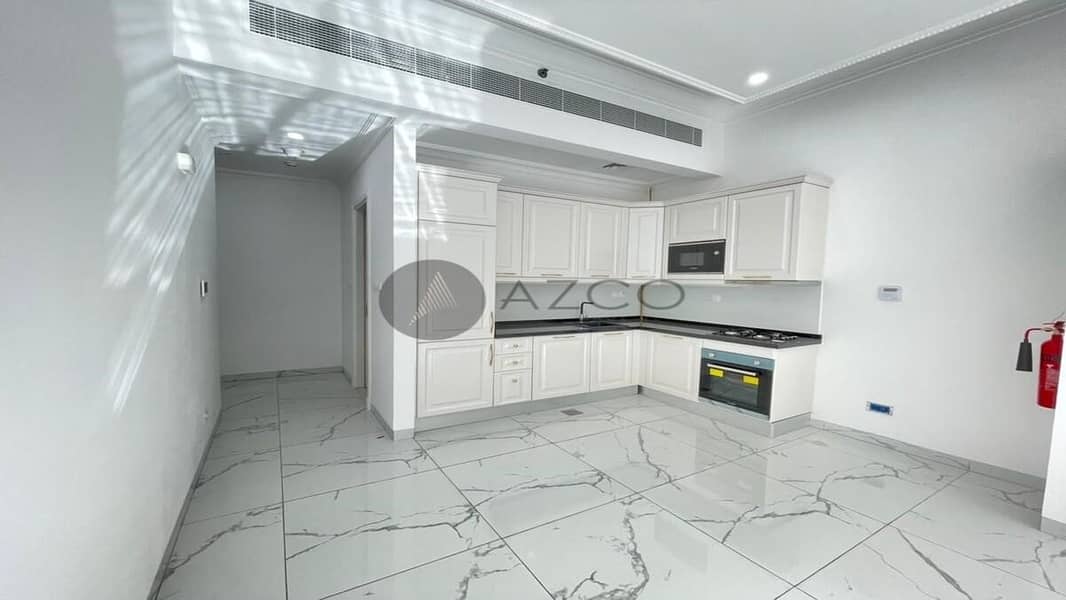 7 Luxury Living | World Class Amenities | Fitted Kitchen