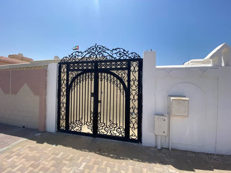 Four-rooms villa on the main street in Al-Nakhilat