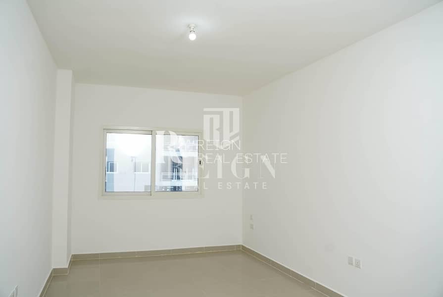 2 Near to Retail area | 3BR Apt with closed Kitchen