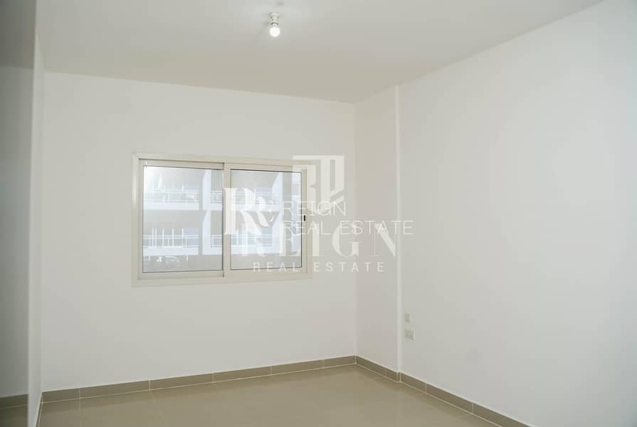 4 Near to Retail area | 3BR Apt with closed Kitchen
