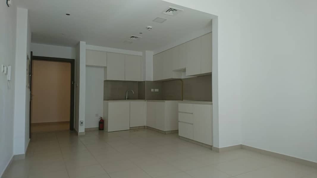 10 Great deal|Brand new |Large kitchen|