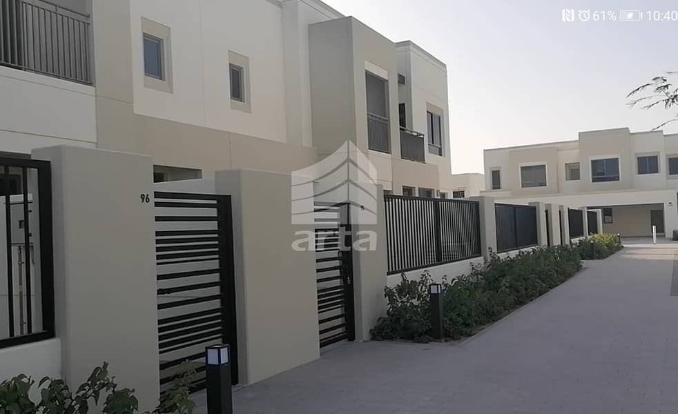 Spectacular Townhouse and Apartment View Villa at Townsquare Dubai