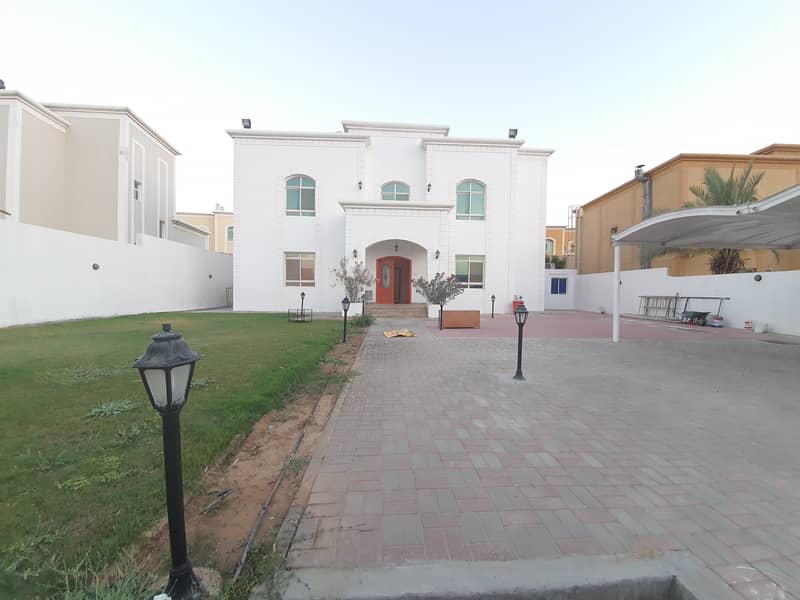 Very beautiful 6bed duplex villa with garden Separate majlas terrace just 98k 4cheques
