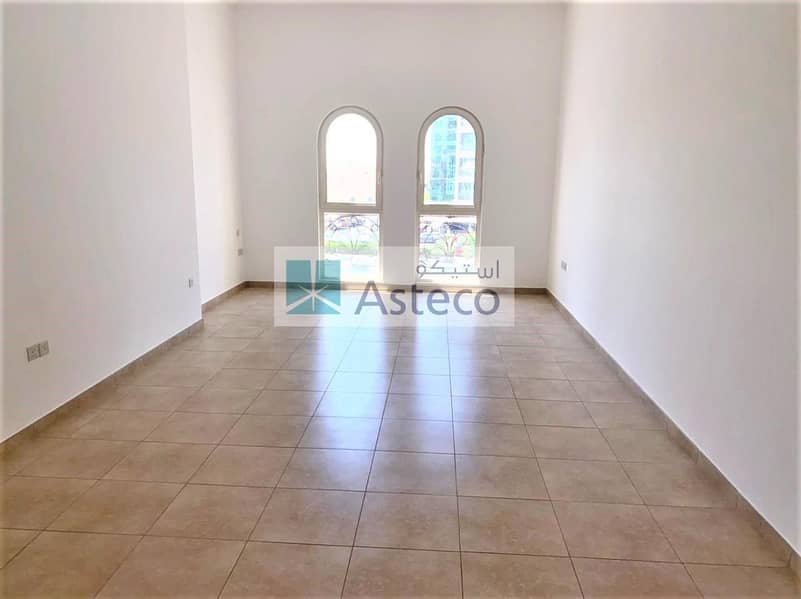 Large studio with  Laundry room | Closed Kitchen