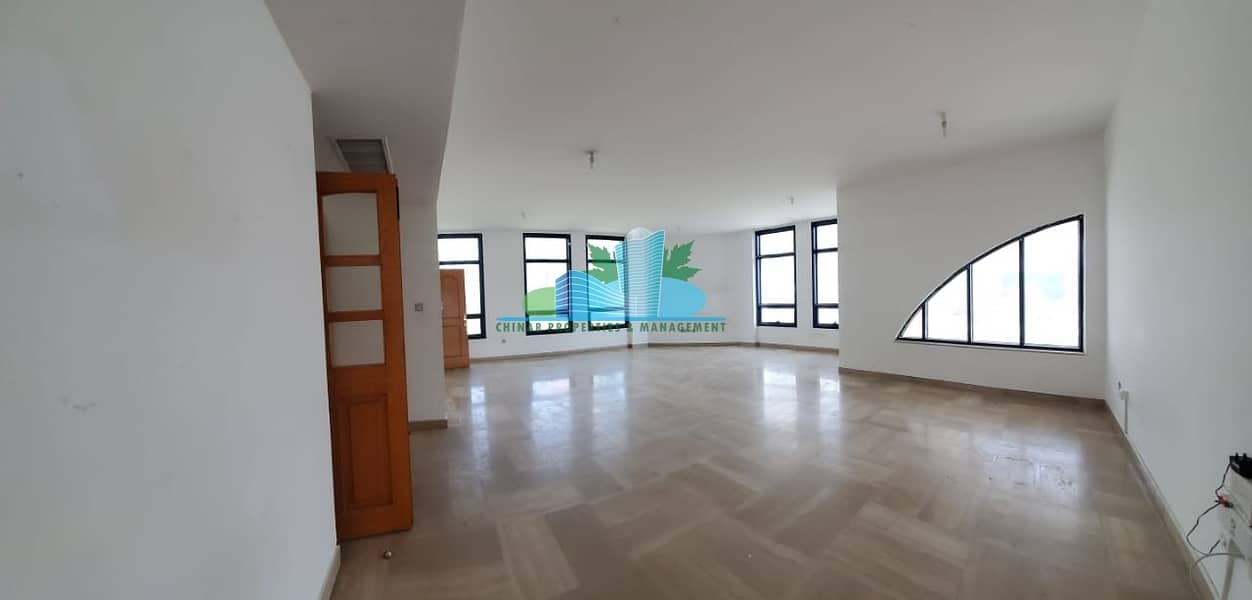3 ASTOUNDING 3BHK| MAID-ROOM|4 Payments |Near to establishment