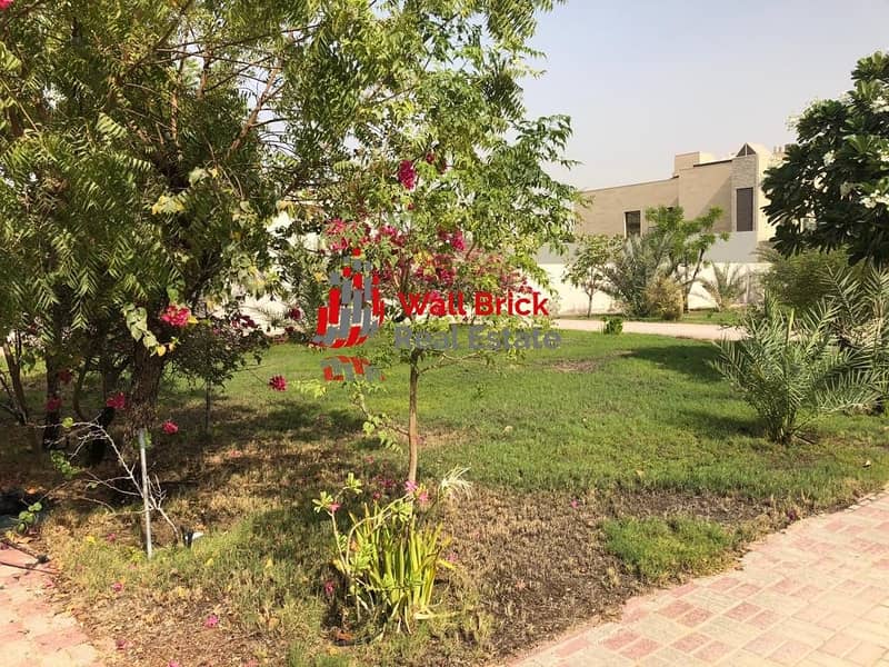3 Large Family Home  With Fresh and Relaxing Garden
