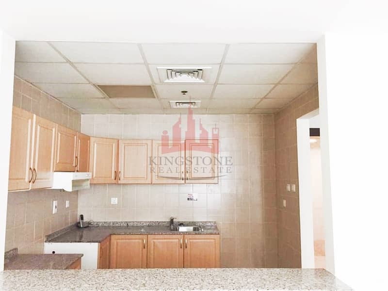 12 1 Bedroom apt. available in Oasis High Park