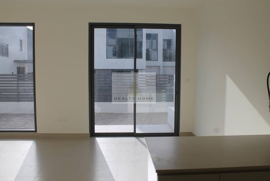 13 Brand New 4 bedroom + study + maid at Maple 3 for AED 145K