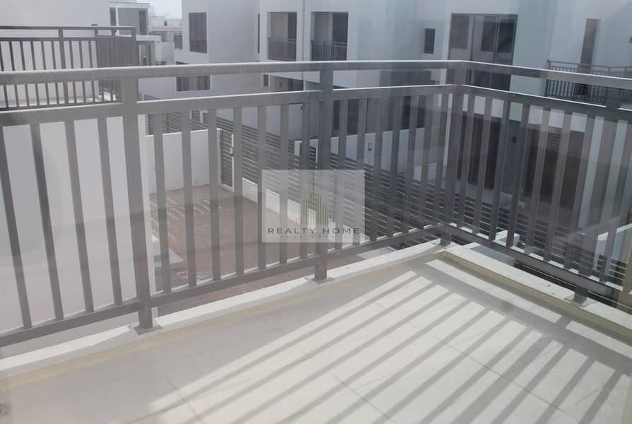 21 Brand New 4 bedroom + study + maid at Maple 3 for AED 145K