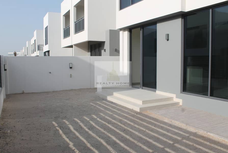 23 Brand New 4 bedroom + study + maid at Maple 3 for AED 145K