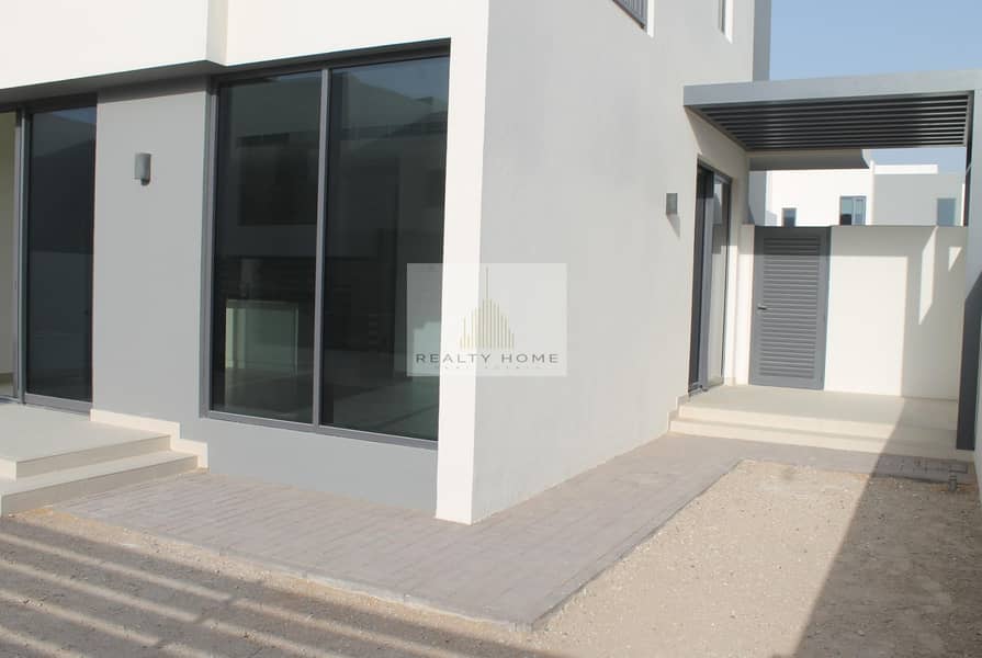 24 Brand New 4 bedroom + study + maid at Maple 3 for AED 145K