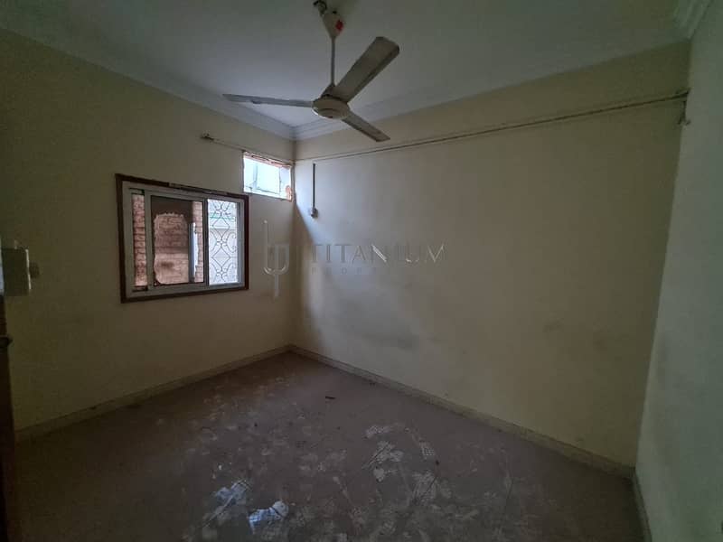 44 BIG HUGE  VILLA 3 BEDROOMS HALL MAJLIS OUT SIDE SMALL ROOM AND KITCHEN NEXT TO MASJID. .