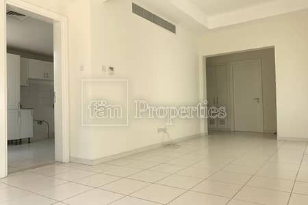 Near the Park | Single Row | New Listing Near the Park | Single Row | New Listing