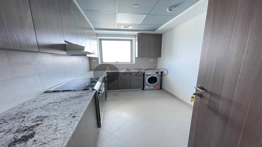 3 Brand new | Spacious Unit | Closed Kitchen