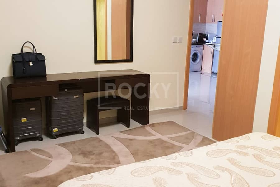 4 Fully Furnished | 1-Bed with Laundry | Arjan
