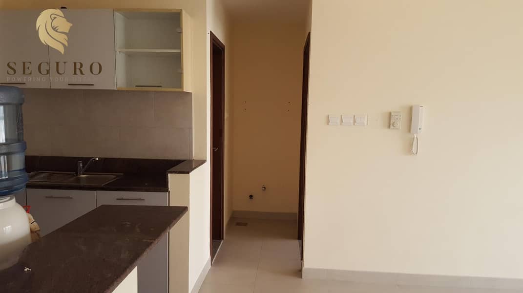 8 1 Bedroom Flat l 2 Full Bathrooms l Balcony