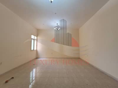Features Huge Central Duct Near Town and School Features Huge Central Duct Near Town and School