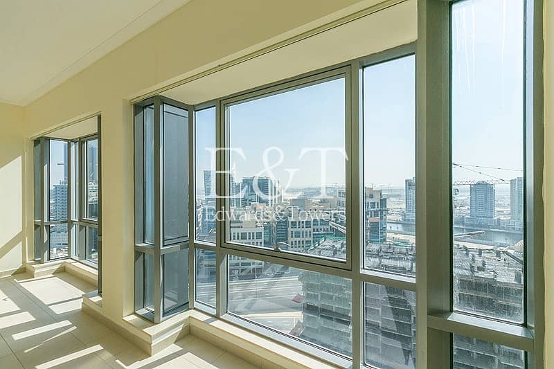 19 Exclusive: High Floor with Partial Canal View