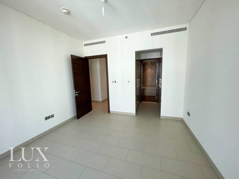 4 Pool & Park View | High Floor | Fitted Kitchen