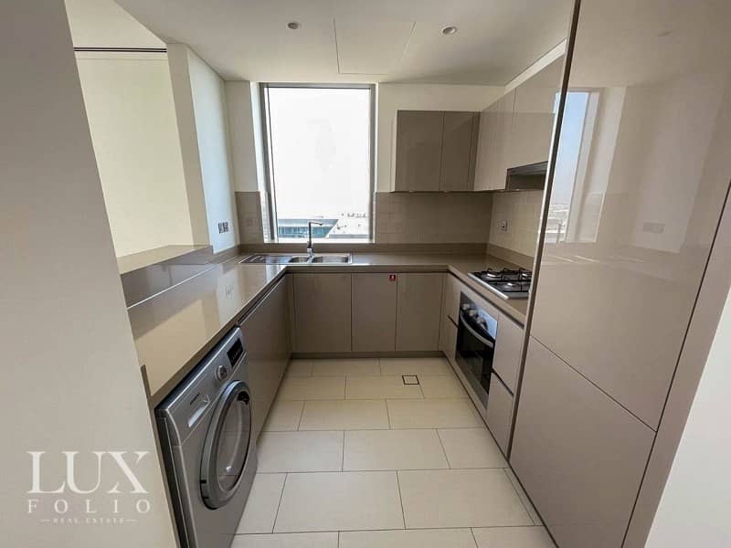 5 Pool & Park View | High Floor | Fitted Kitchen
