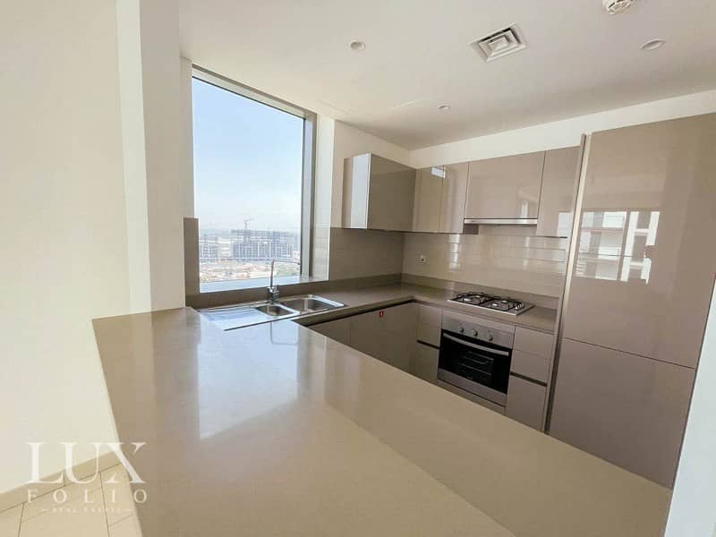 6 Pool & Park View | High Floor | Fitted Kitchen