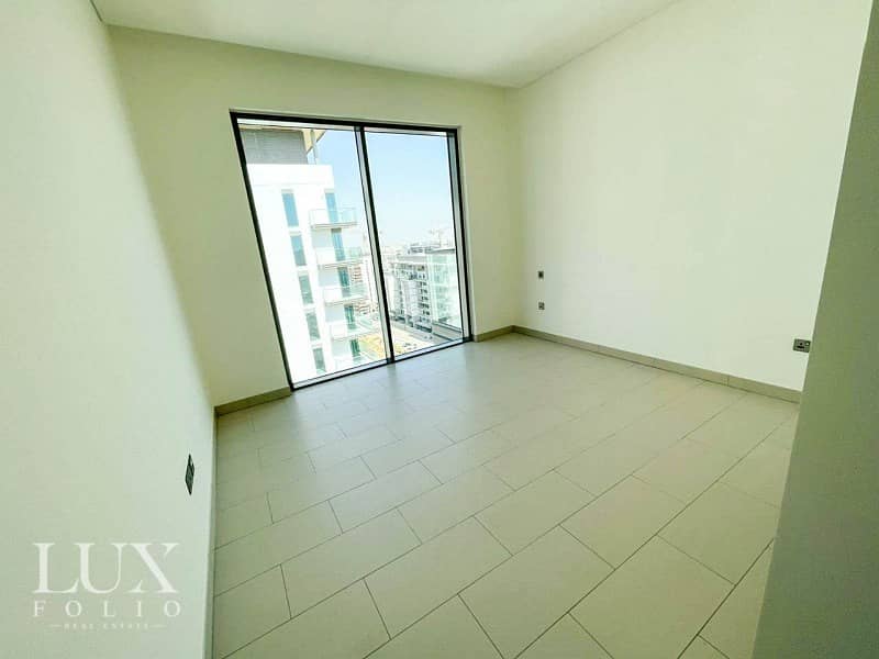 8 Pool & Park View | High Floor | Fitted Kitchen