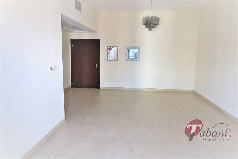 Chiller free |Near Metro|Close kitchen|Pool view Chiller free |Near Metro|Close kitchen|Pool view