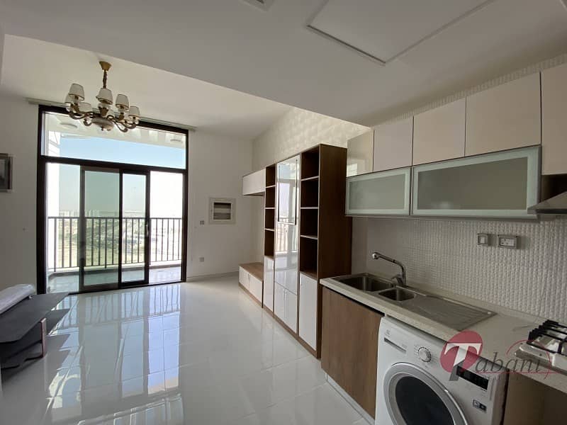 Never lived in| Spacious layout| Close to metro Never lived in| Spacious layout| Close to metro