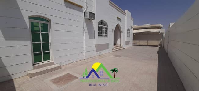 Private yard 3bedroom with Maidroom in HILI @60K Private yard 3bedroom with Maidroom in HILI @60K
