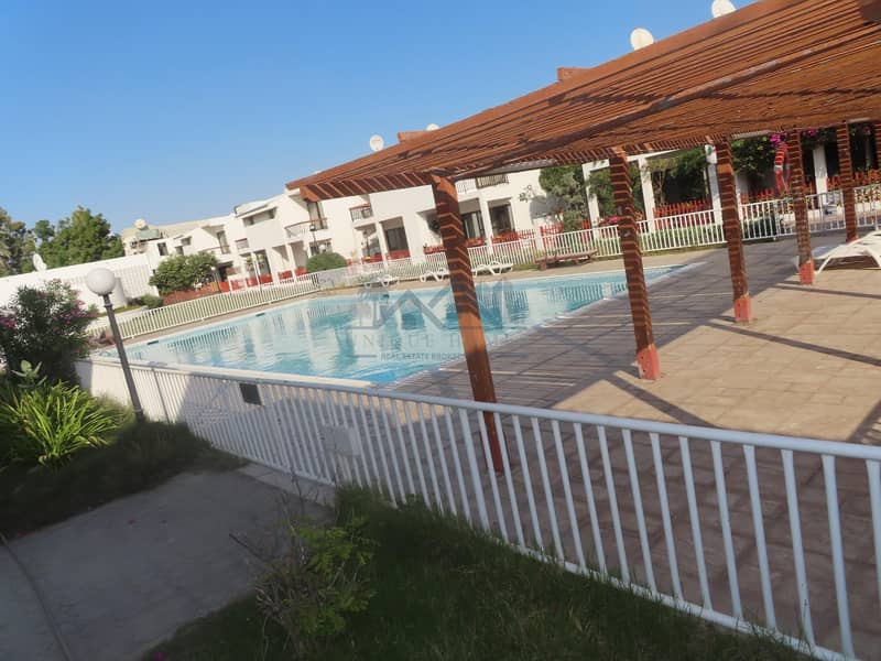 6 Prime Location | Shared swimming pool | 3 BR Plus Maid l Compound Villa l Jumeirah 2 l 110 K/ 2 cheqs !!