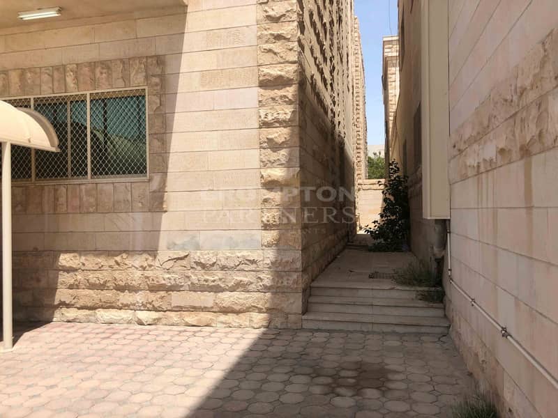 19 5BD - Very nice Semi attached villa in Mushrif